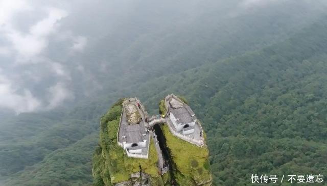 一座天桥悬空在2500米的山峰上，如何建造？至今无人能解