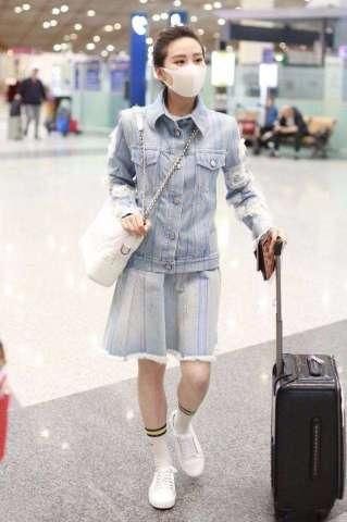 刘诗诗穿的开叉裙，都直接拉到上面 网友：这此次吴奇隆气炸了！