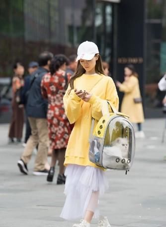  【女生】路人街拍，撩发的女生都很有魅力，更显轻熟的气质