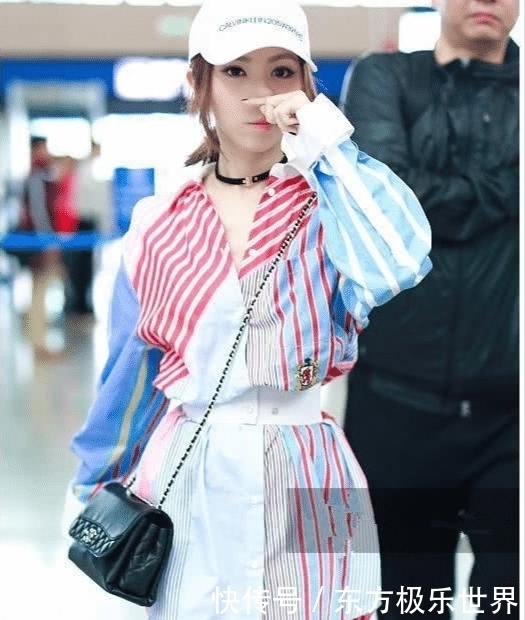 [ 发现]机场不穿皮裤改秀腿, 网友 头次发现她腿这么细!，邓紫棋不得了!