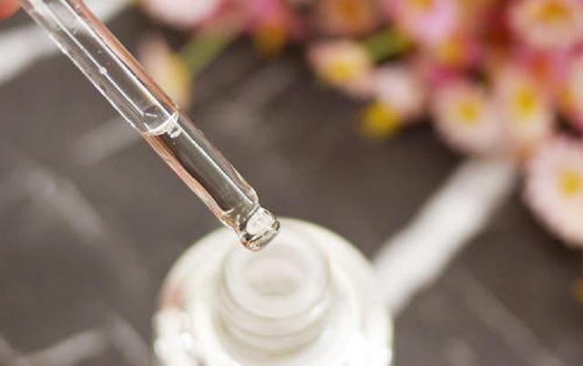  【精华液的使】水,乳液,霜,精华素,精油的正确使用顺序是什么?