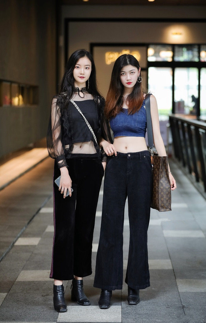 成都街拍，女人这样穿搭，很有气质