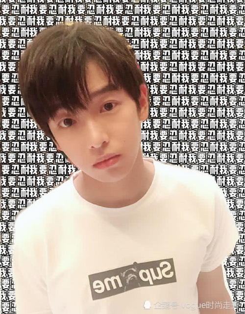 见到理发师还只会说“两边短，中间长”？18年人气男士发型