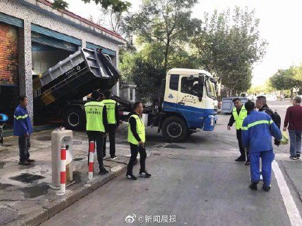  小时：上海阿姨把钻戒当垃圾扔了 8吨垃圾半小时找回戒指