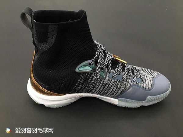 “潮”出天际!李宁Ranger“变色龙”2.0测评