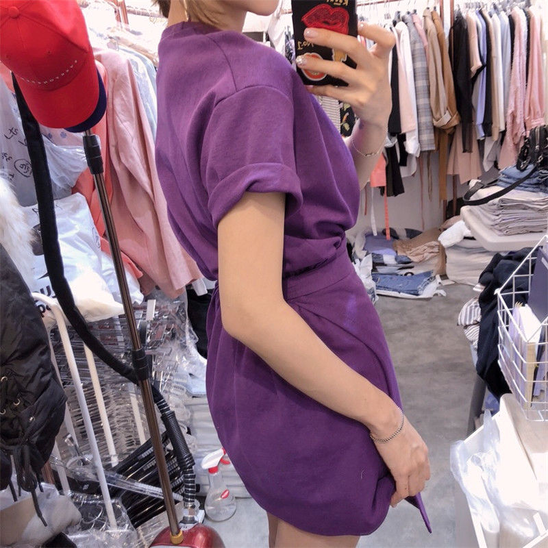 告诉你，下面这些优雅的紫色裙，显白又显嫩，不穿高跟都显腿长