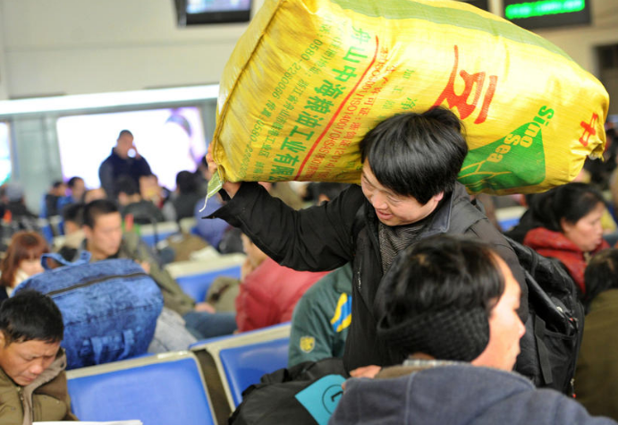 【返乡】中秋节已过，大批农民工为何又开始返乡，专家：该回的
