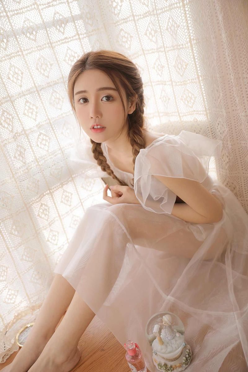 极品美女性感透视裙诱人写真图片