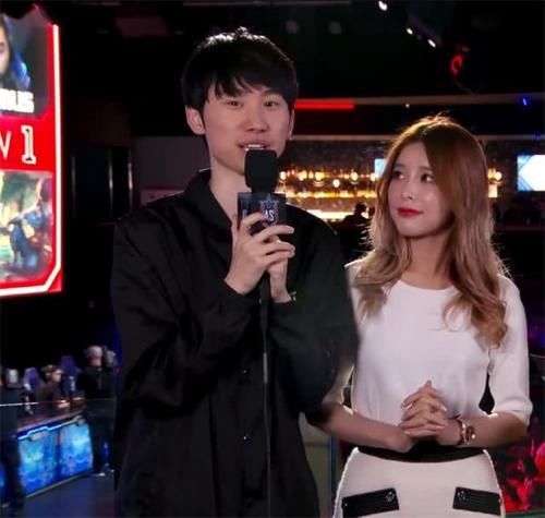  「职业选手」糖小幽发状态点名doinb：出来分手，再追一次！