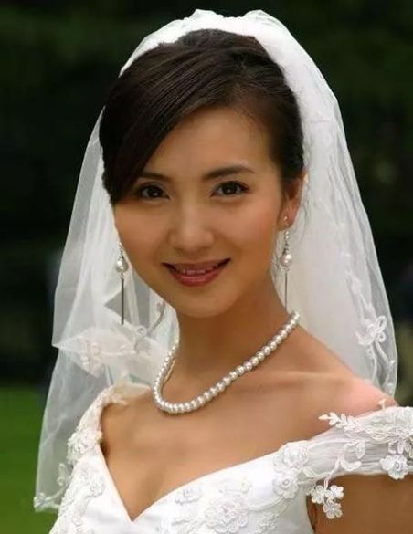  『工作』嫁给百亿富豪刘海峰，因工作差点精神分裂如今转型当老师