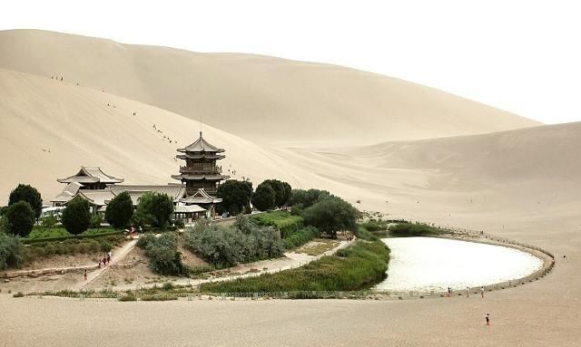 中国沙漠第一泉，现今已靠人工灌水18年，游客：不明白