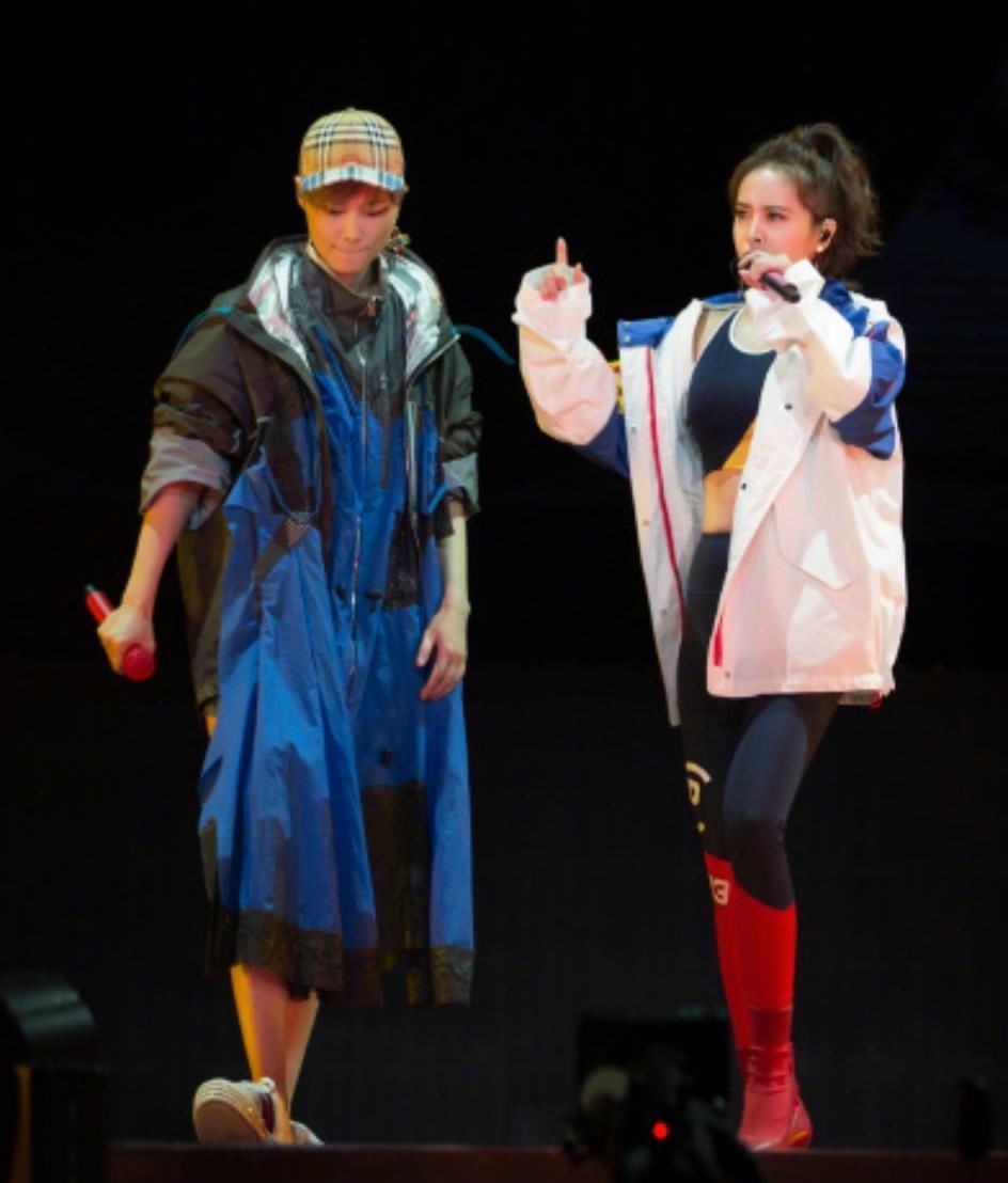 秀肩露背，下衣失踪，直接穿泳装出街，蔡依林的时髦一般人追不上