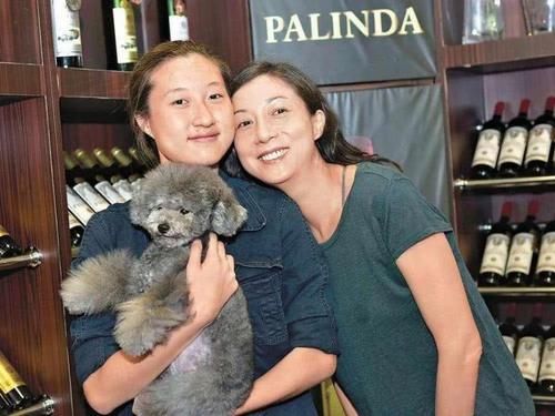 妻子■成龙20岁女儿传婚变,清空秀恩爱照片,同性妻子发文称旧照恶心