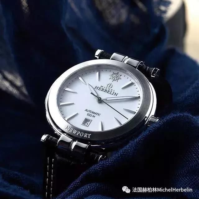 蓝色已经成为腕表的主色调