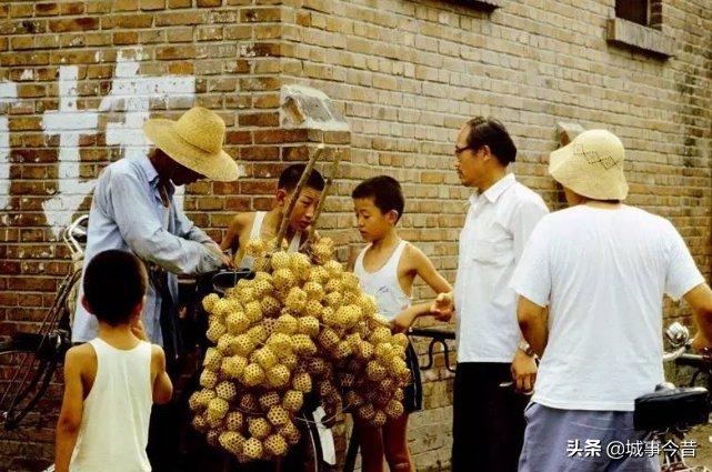 老照片再现上个世纪七八十年代的中国，慢慢被淡忘的生活画面!