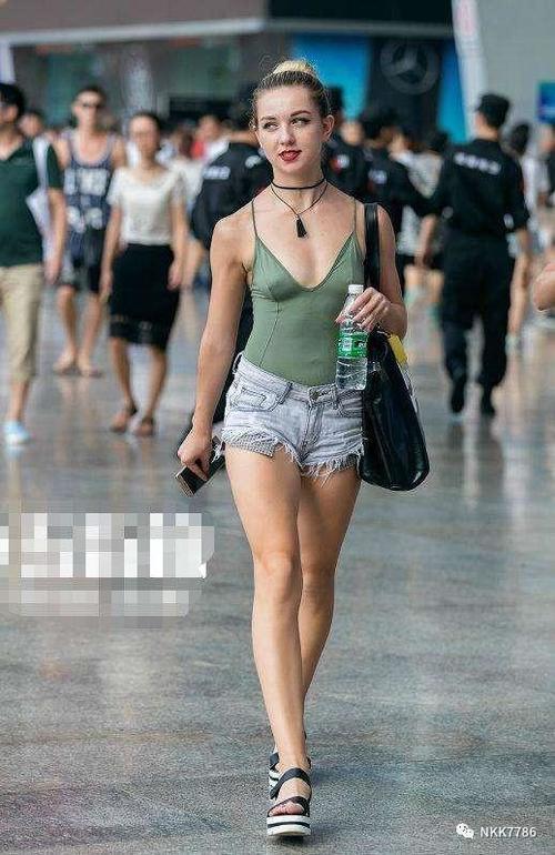 街拍: 图5的外国妞，不穿内内真的舒服吗？, 最后一张信息量太大