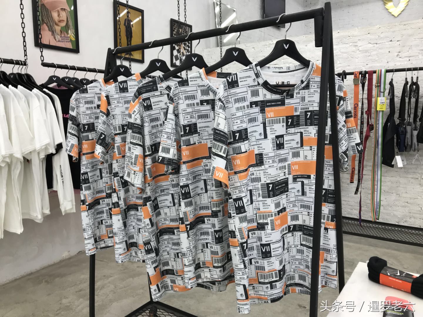 在曼谷暹罗广场花690泰铢买件限量版“潮服”!全身尽是条形码!