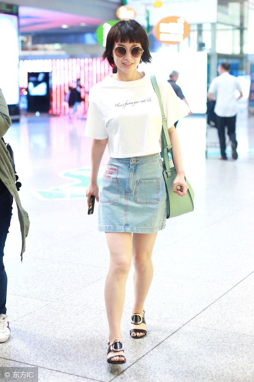 吴昕解锁牛仔短裙新技能，牛仔裙竟反过来穿，没想到意外的好看