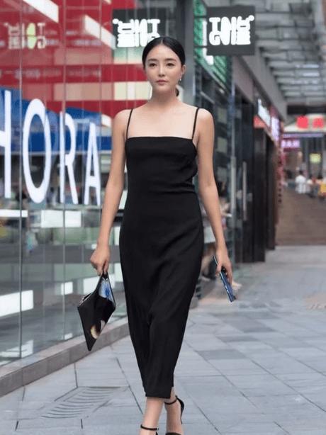 清新亮丽的打底裤美女，大秀性感的轮廓，释放时尚别致的女人味！