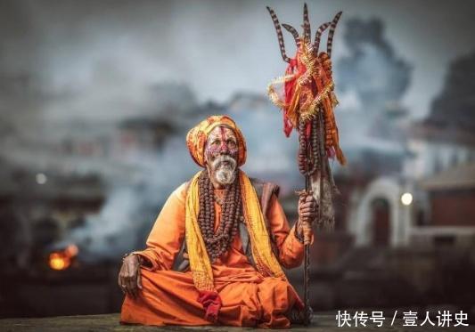 印度第一“站神”,连续站立30年纹丝不动,如今竟成旅游景点