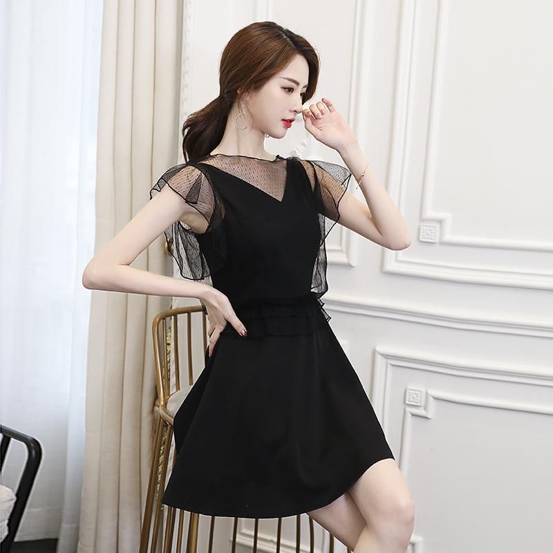 小香风连衣裙太洋气了，搭高跟鞋和凉鞋，得体显腿长，减龄10岁