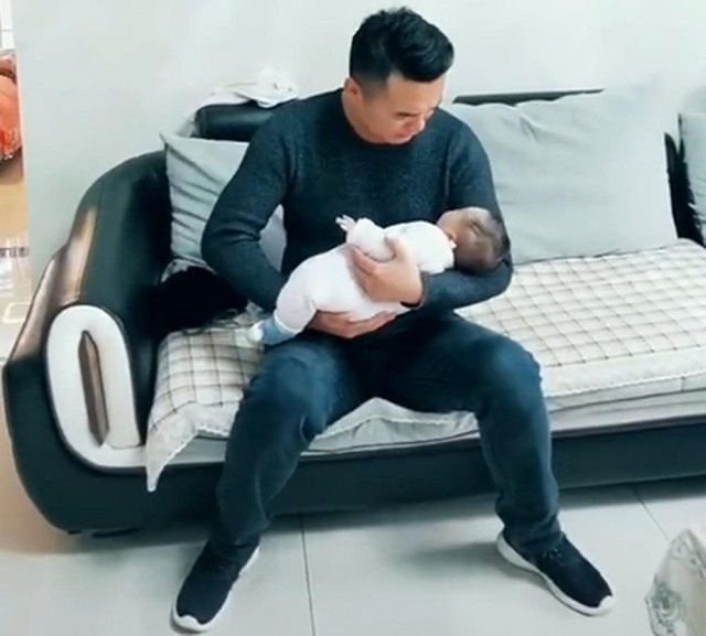  新手爸妈：宝宝4个月了还睡不安稳？婴儿百天后，宝妈做到这些让他戒掉抱睡