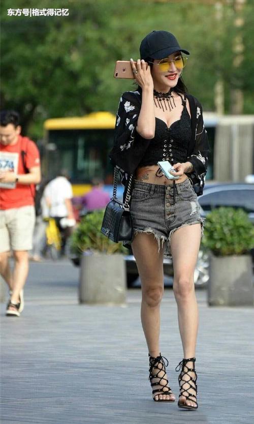 大长腿美女这么穿，高到让你满屏，将内衣当成衣服穿美出你的范！