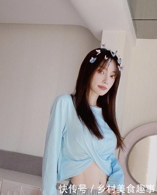 「家都觉得关」李小璐关晓彤撞衫!清纯还是网红一目了然,现在才知道性感多重要