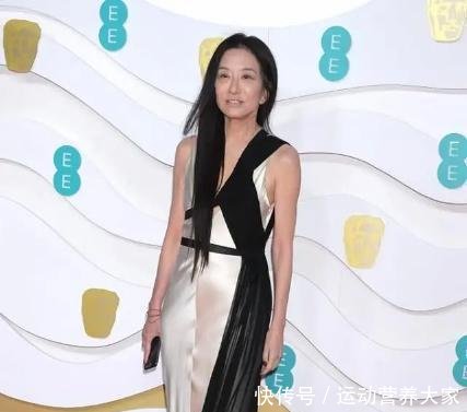  『身价』70岁身价几十亿的婚纱女王，身材真是好，不看脸说20岁都不为过