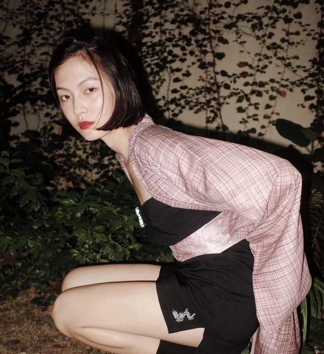 「身穿搭中」宋威龙女朋友赵佳丽是何方神圣?看她穿搭,就知道她不简单