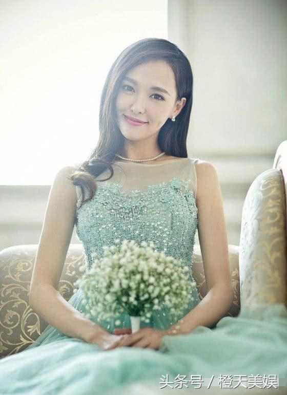 穿清洁福也藏不住大长腿?唐嫣衣服架子没错，但网友真把她宠上天