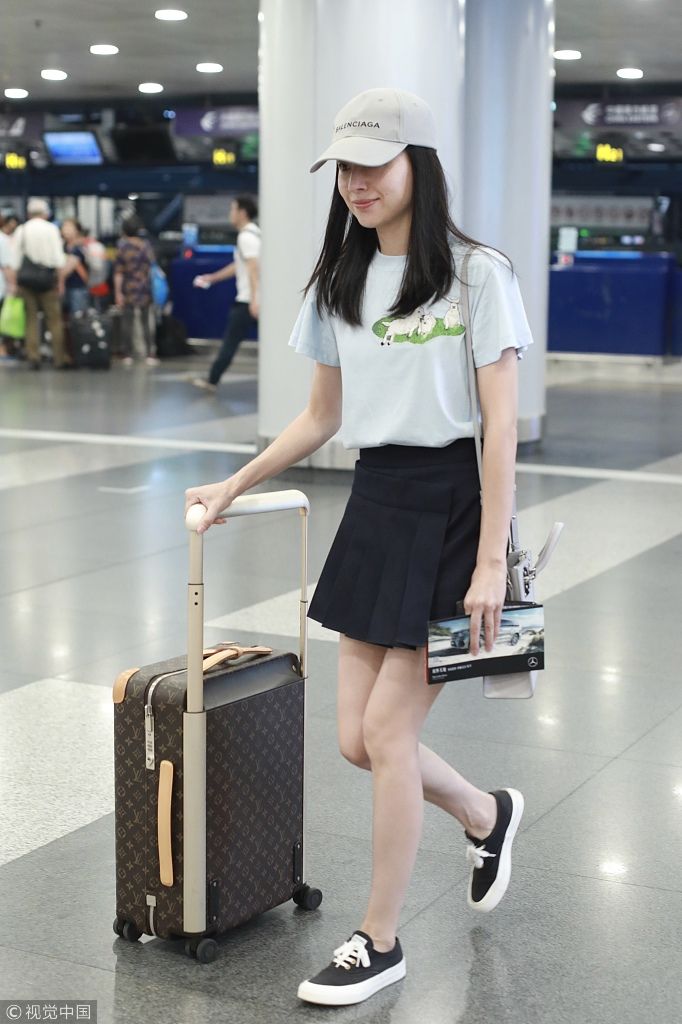 美skr人了!董洁少女look扮嫩 素颜气色好