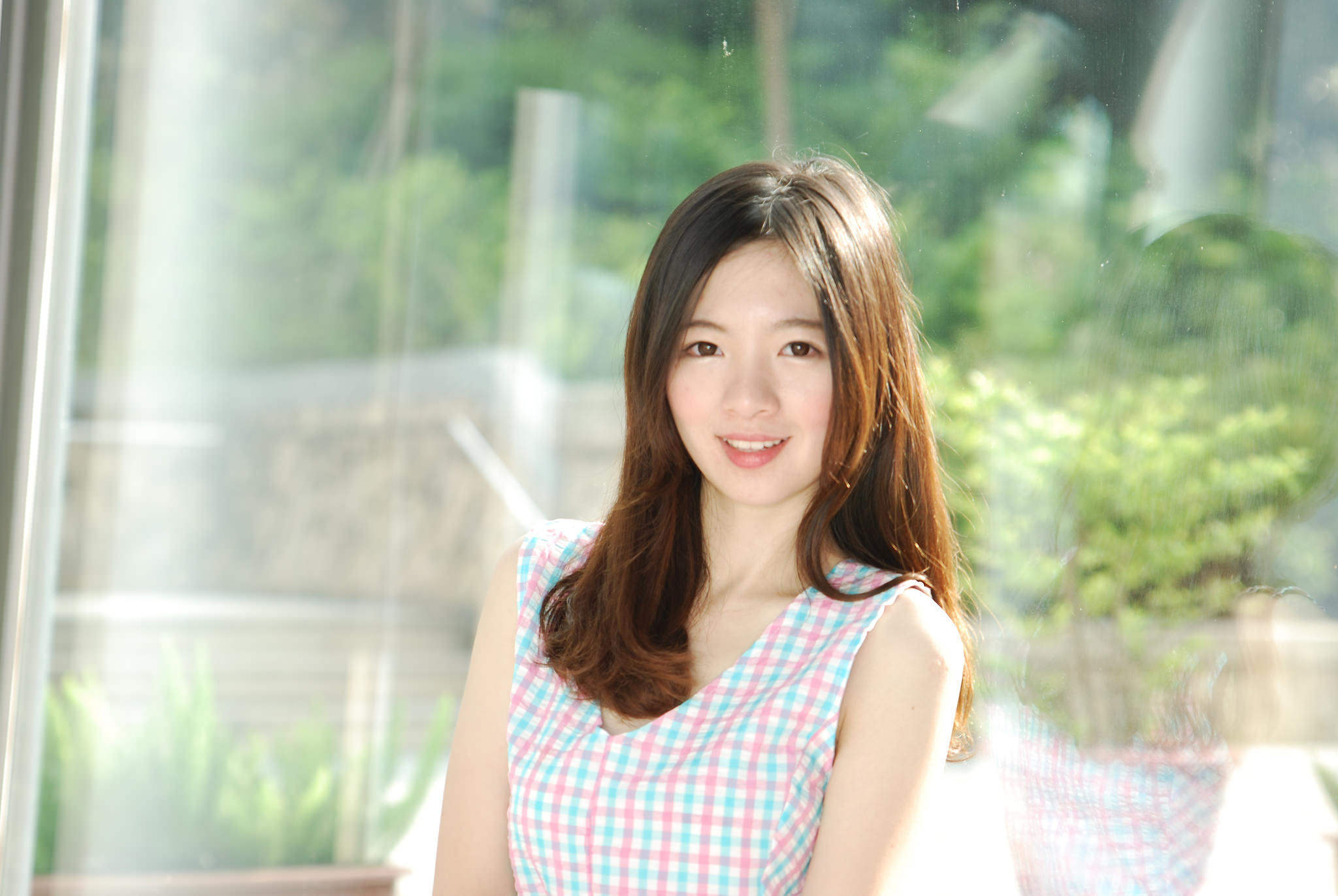  「小姐姐」小姐姐相貌娇美, 肤色白皙, 格子短裙, 娇艳无伦