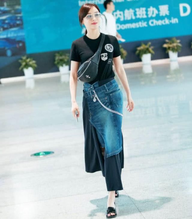 范冰冰腿粗的这么强壮，还是别穿短裤了，跟杨幂的细腿没法对比看