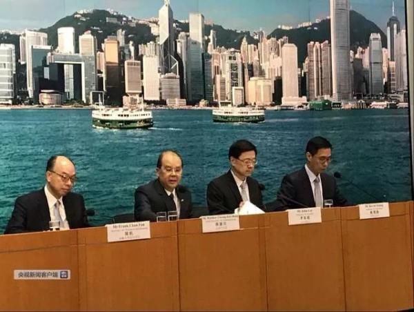  「暴徒」今天香港特区政府发布会上，终于说出了这两个字