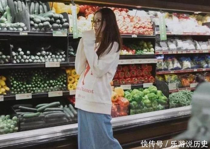 #身装扮之后#卫衣作为时尚单品,穿搭必备,各种风格轻松驾驭