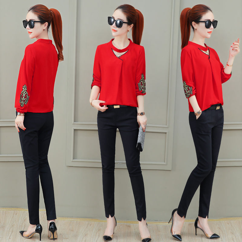 还穿连衣裙?太土了!50岁老婆上班，穿时髦套装+高跟，美绝了