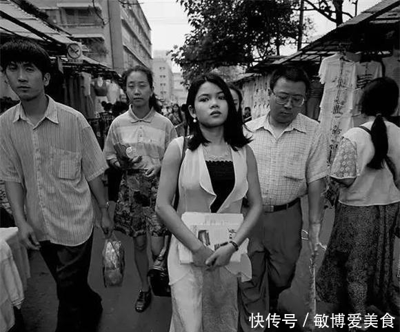  #镜头#镜头下1992年重庆: 想不到92年的重庆是这样子, 图9很美