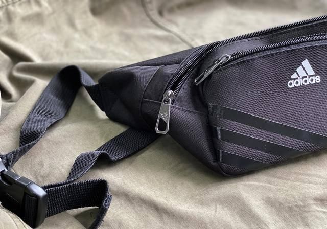  [开卖]都说黑色百搭！adidas即将开卖的Superstar让我想起刚入手的腰包