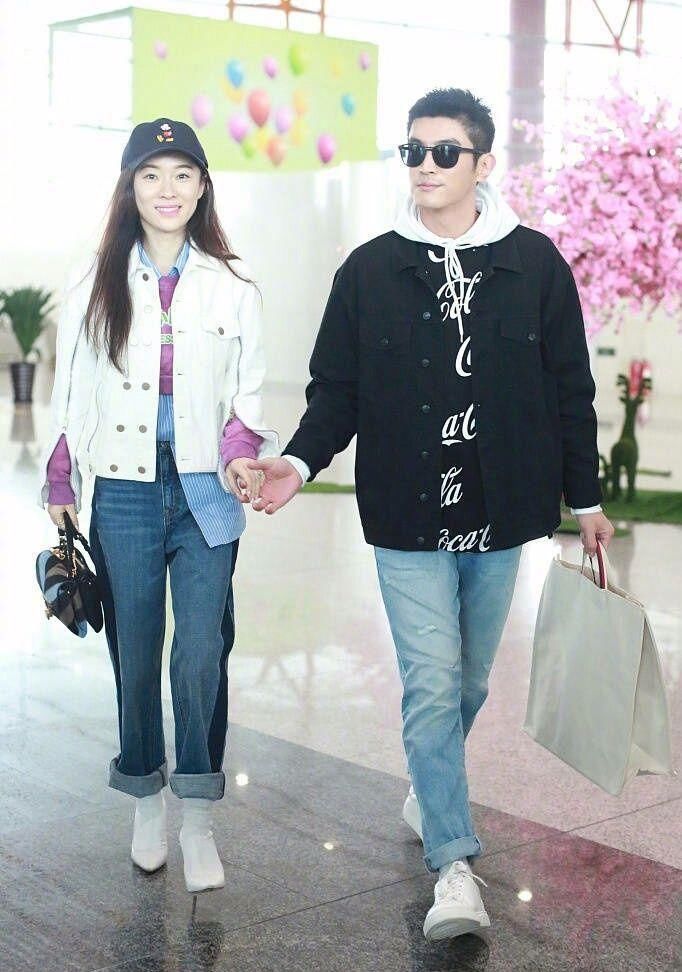 霍思燕这裤子穿多久了?颜色都快洗没了!网友:你的时尚我不懂!