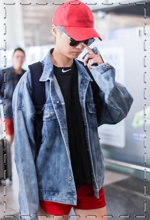 当李宇春和乔欣同穿牛仔外套，网友：这就是假小子和真女神的差距