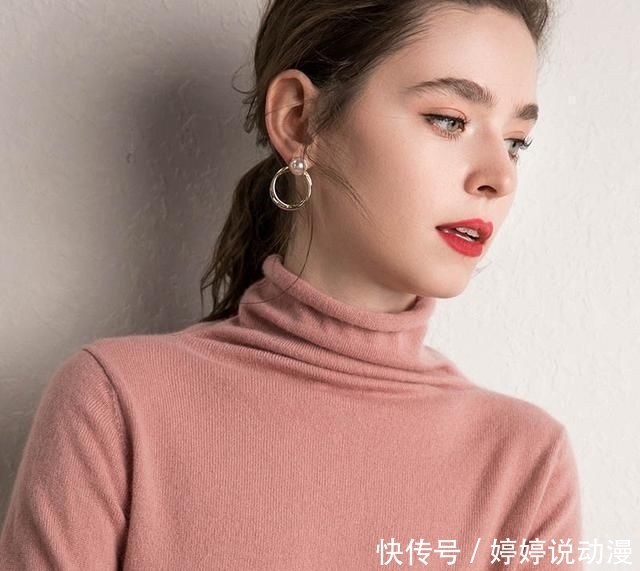  「V领羊绒衫」冬天毛衣最全搭配法：今年你的羊绒衫一定要这穿