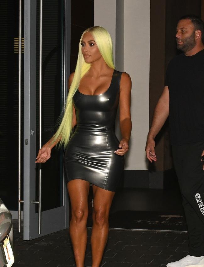 卡戴珊换豪车只为配合新染的头发,是贫穷限制了我的想象