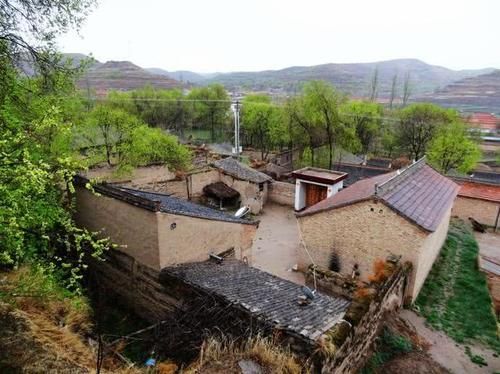 农村户口迁出了怎么办？这3种人仍可以拿土地赔偿，赶紧告诉家人