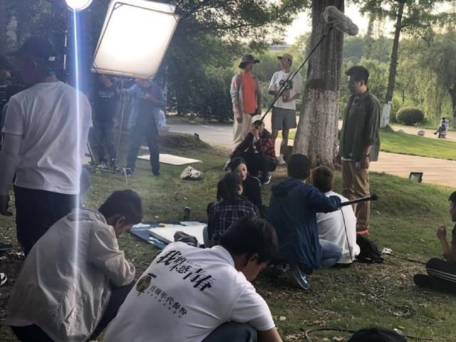 当43岁梅婷撞衫22岁林允，网友：原来年龄在气质面前不值一提！