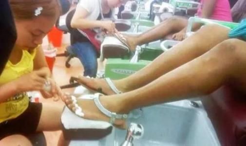 凤姐作妖“撕逼”半个娱乐圈，抹黑国家元勋，引起一片骂声!