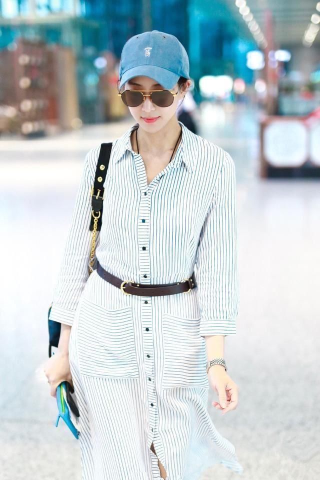 白瞎了大长腿！张钧甯穿衬衫裙捂这么严实，看着都热！