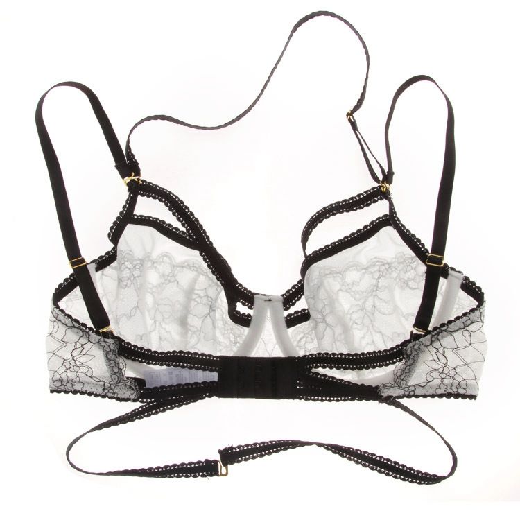 看看吧!三亚的女人都不戴比基尼了,时下流行这些更时髦性感