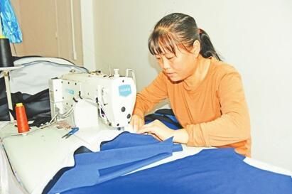 大学女生开制衣厂,从负债20万到年入300万
