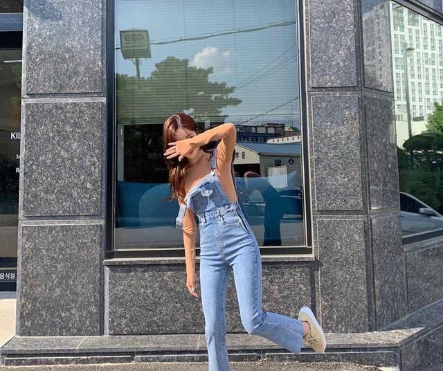  #过时#高腰牛仔裤永不过时, 衬托出完美的大长腿型吧?